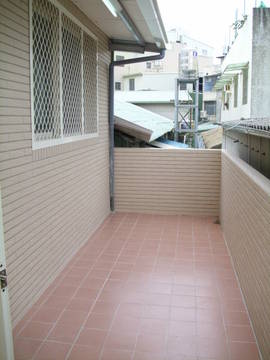 益民路二段透天1+2F，3房3廳2衛賣728萬..