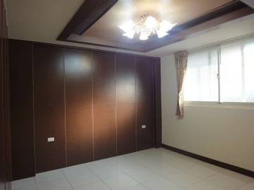 益民路二段透天1+2F，3房3廳2衛賣728萬..