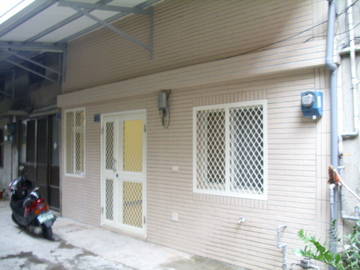 益民路二段透天1+2F，3房3廳2衛賣728萬..