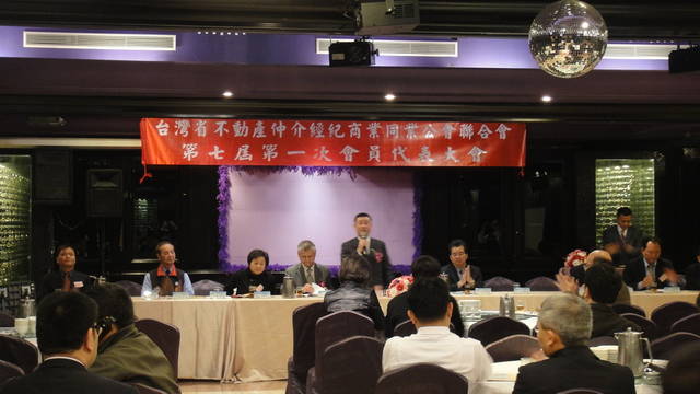 687237_0edf55e6a30307e12a7a285baf06ab51