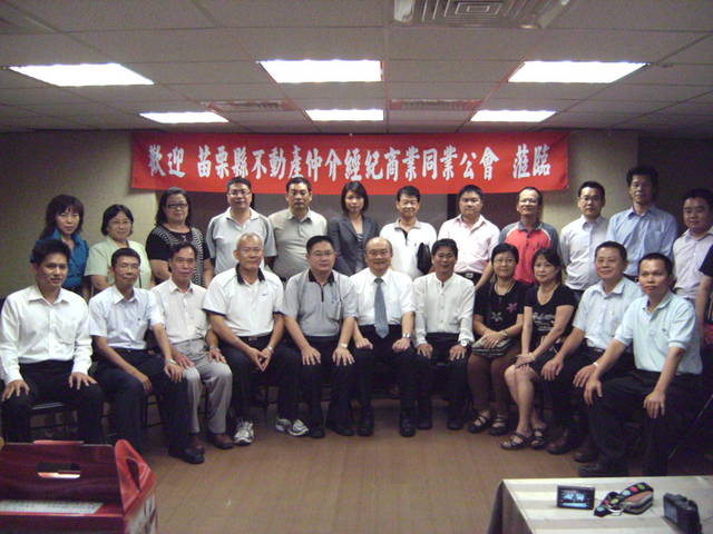 705810_adf81e98b5aa48091bc2d00b562ce335