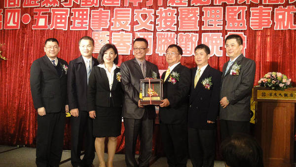 705862_e73e02afbc801e3cdc327d48e2ef8f52