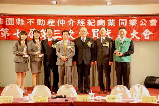 725466_338a011e7627eaa3d8af44d8c35c58f8