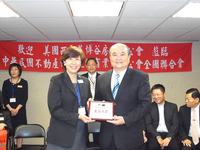 725973_9cc7e310efa0d1e5b12d0fa2b87a2609