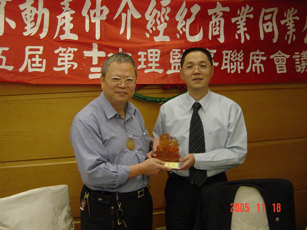 757188_0dbb0aa2059d936030f1702570c13b67