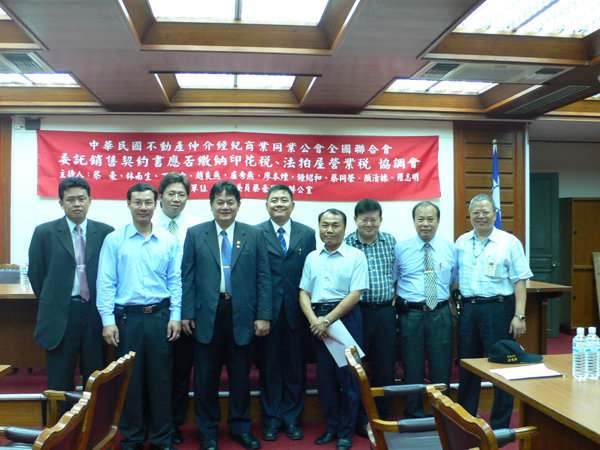 757262_baf89569fc2ca4b1d1dbd97cc308c37b