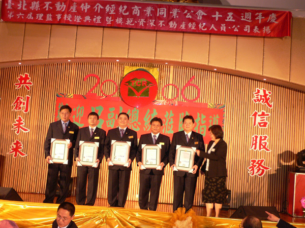 757273_9730ef0b1d81e446156302a5ac648a51