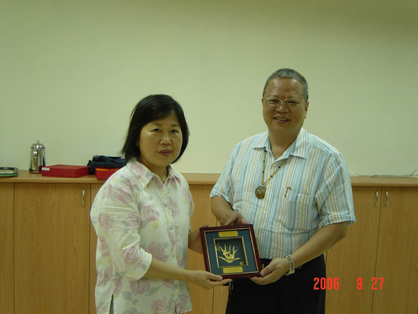 757312_b85f40af3c93cff64b932e5b9f1e92c1