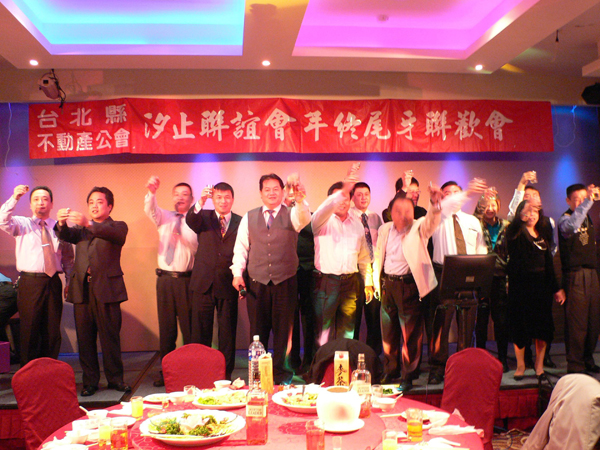 757375_7e8336ec11217cbfc8611816bd211bf5