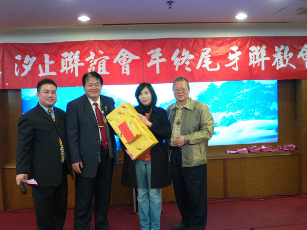 757510_985dcd703d85f86cac2ce75cb51bf132