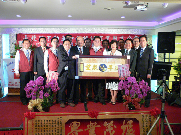 757553_1f42bdae24734bad80425610dc14b795