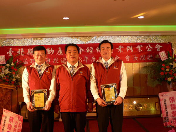 757557_045edfd745907e6926e78e8a2303d504