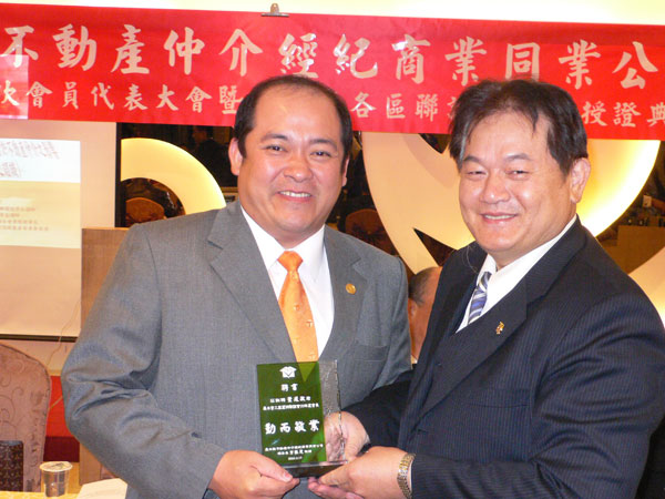 757601_e0e7e70dae7dd661598635d277193158