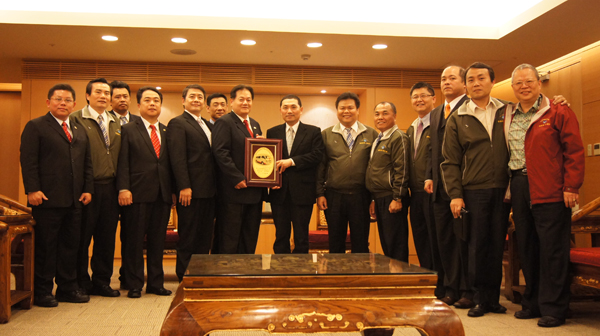 757899_f0f07878a98378f85942e61a3f79a4ff