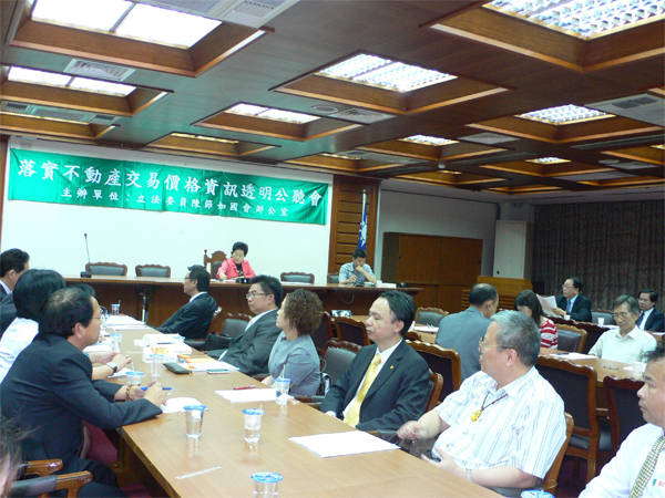 757674_fe8aac4cf6571af382e651f450f65522