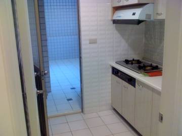 逢甲學區公園旁裝潢3房含車位