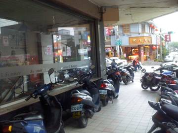 中科正西屯路角間店面出租含管理費