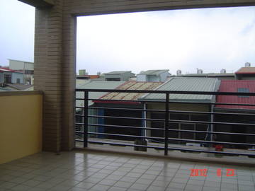  中華路旁大阪城店面