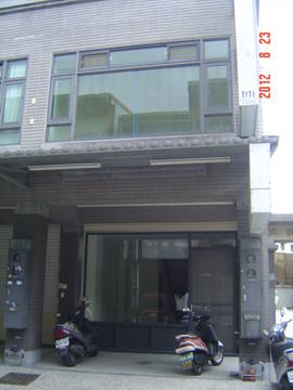  中華路旁大阪城店面