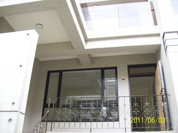 興大雙車臻堡別墅