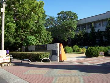 崇光國小臨路別墅