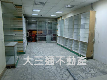 新莊富國路，近丹鳳捷運站(1、2樓50坪含地下一樓)金店面。 