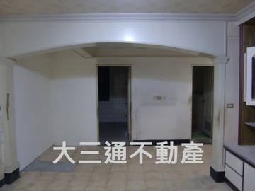 新莊富國路，近丹鳳捷運站(1、2樓50坪含地下一樓)金店面。 