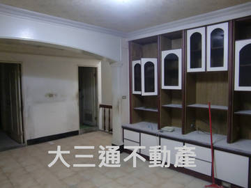 新莊富國路，近丹鳳捷運站(1、2樓50坪含地下一樓)金店面。 