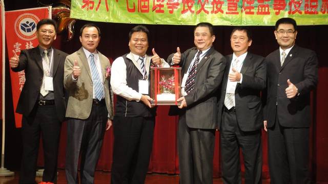 902818_ebdc1d827d86ba257bade2db56d0263d