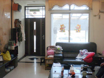 市區近學校公園車站