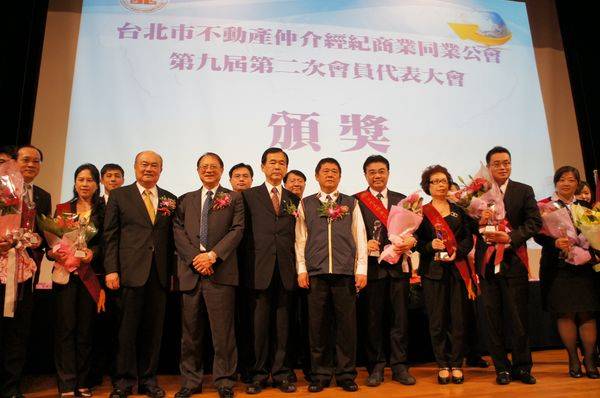 922618_74add646c682341230eefaa53cdae09e