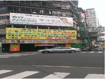 三角窗樓店 日夜印鈔票