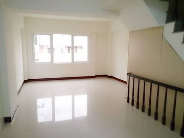 安中路一段熱鬧商圈金店面