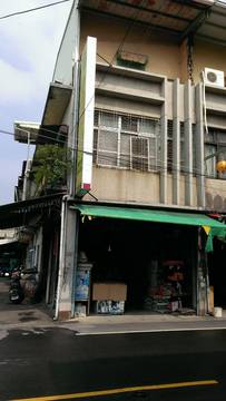 近車站三角邊間店面