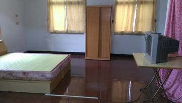 三角窗電梯店面