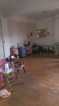 三角窗電梯店面