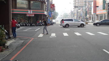 復興路人潮順向角間雙店面