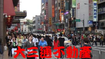 站前捷運出入口..人潮超多黄金店面