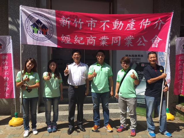 1176730_ade13f79ea6a0c5bff5051b7f403a2c6