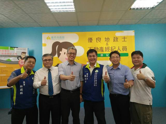 1176742_26801c3dd7b03b82fc842a282a8f3932