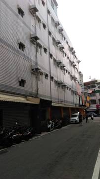 AE306 中正路三角窗店面