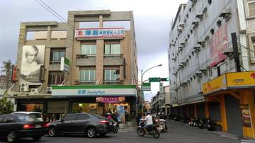 AE306 中正路三角窗店面