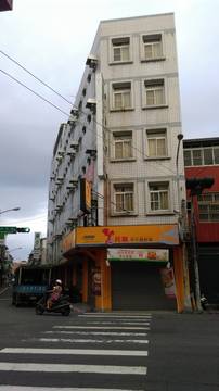 AE306 中正路三角窗店面