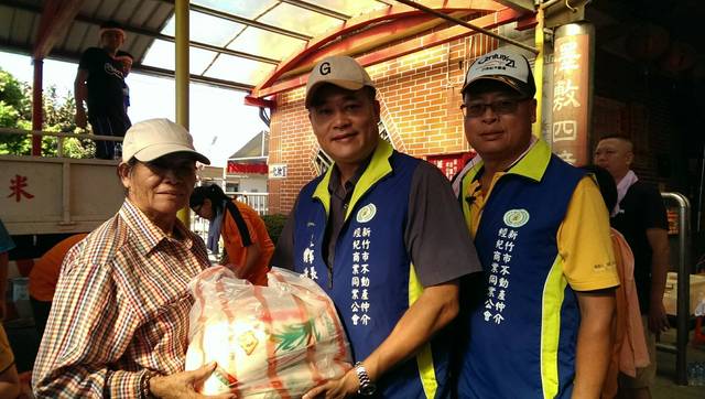 1227992_5fb5d1c651a78fc1ba26e7642e24d42c