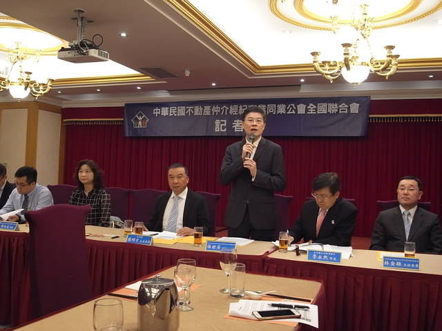 1231724_627e080c084fe4e799a3f7661344870d