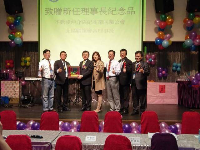 1237372_c074e033654cc7b4476a23e40f14998f