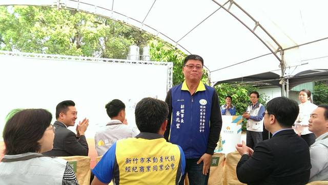 1242621_530ce3099d0d4f4f6b9a4db61bb2e11b