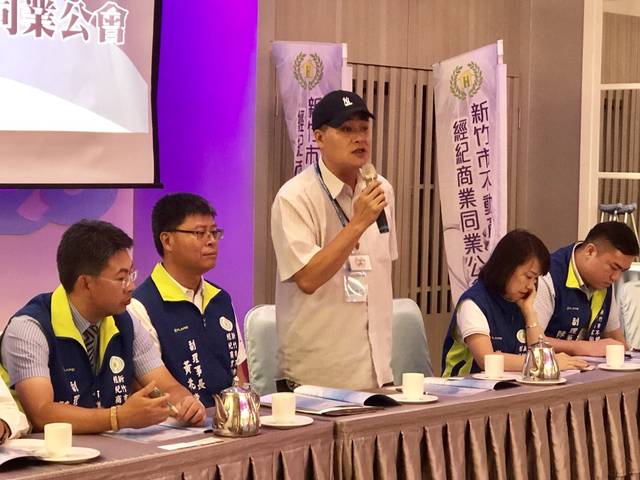 1251799_725826f5aadc5a7e77dcaa8fb350db0c