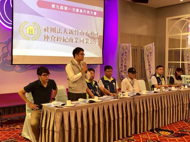 1251804_aa767ef5ed08e3071ec17686e8e8eba3