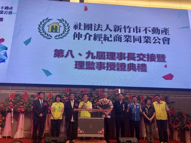 1253829_597cf7e3d5ce84c1517ba1ede9d2826a